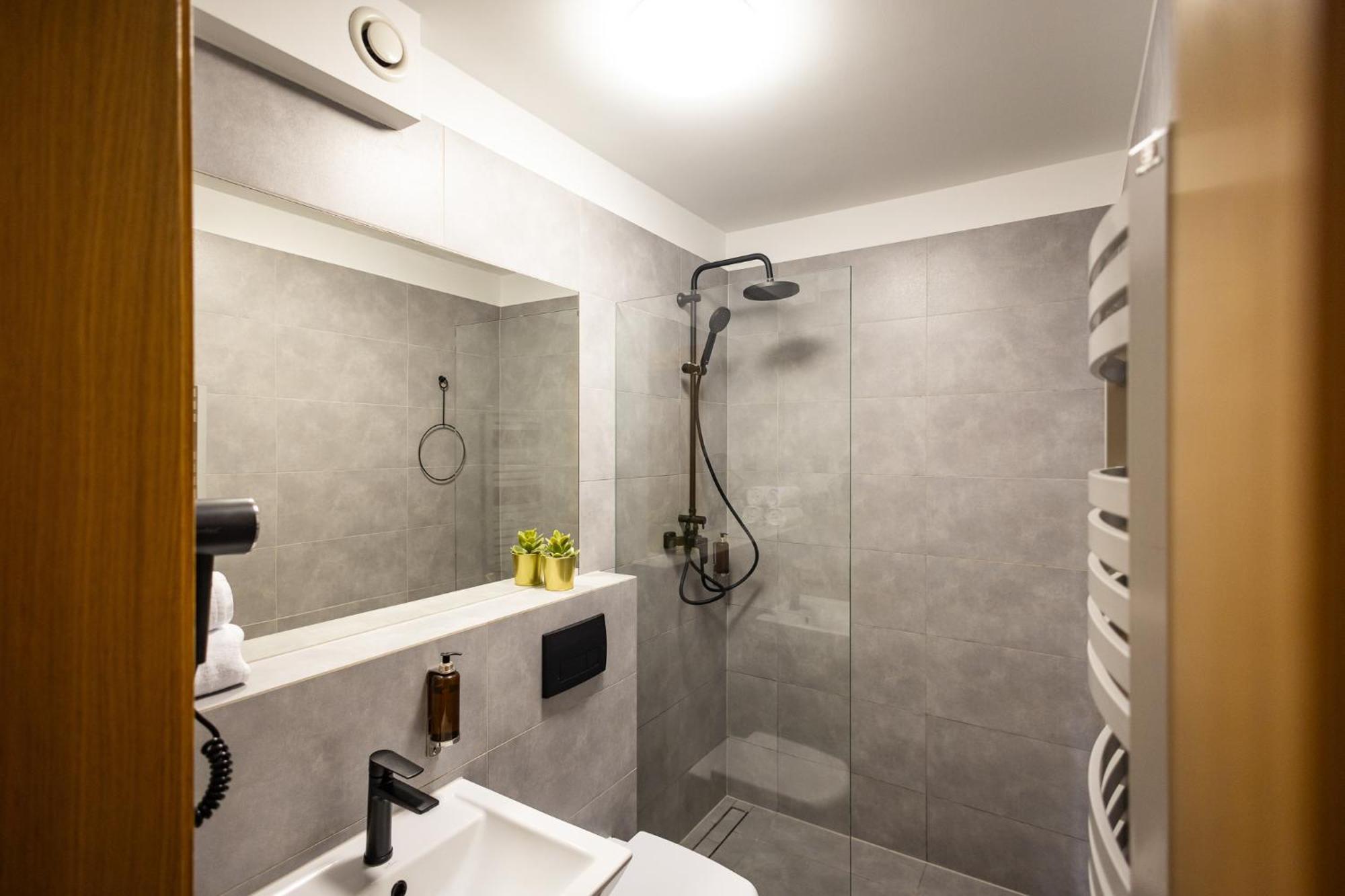 Rozana Loft - Old Town Apartment Krakow Luaran gambar